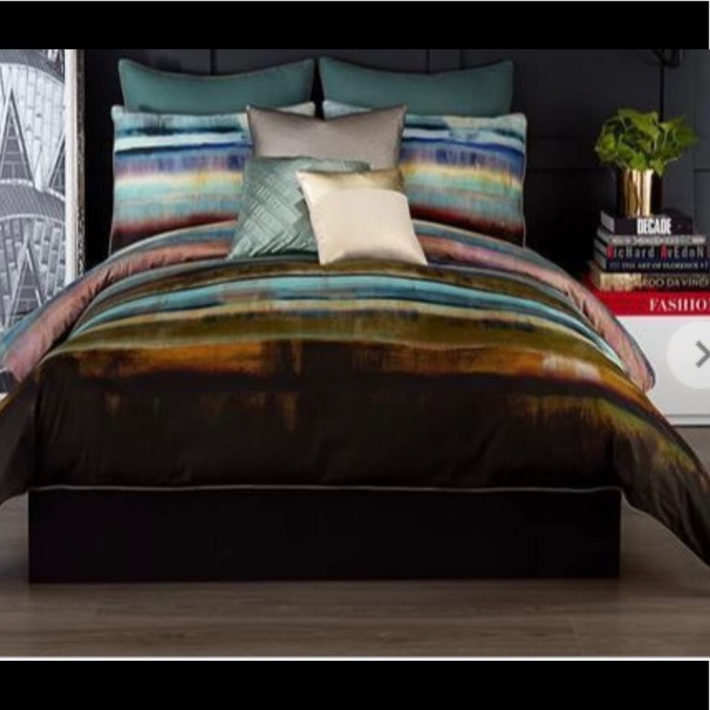Vince Camuto full/queen bedding comforter